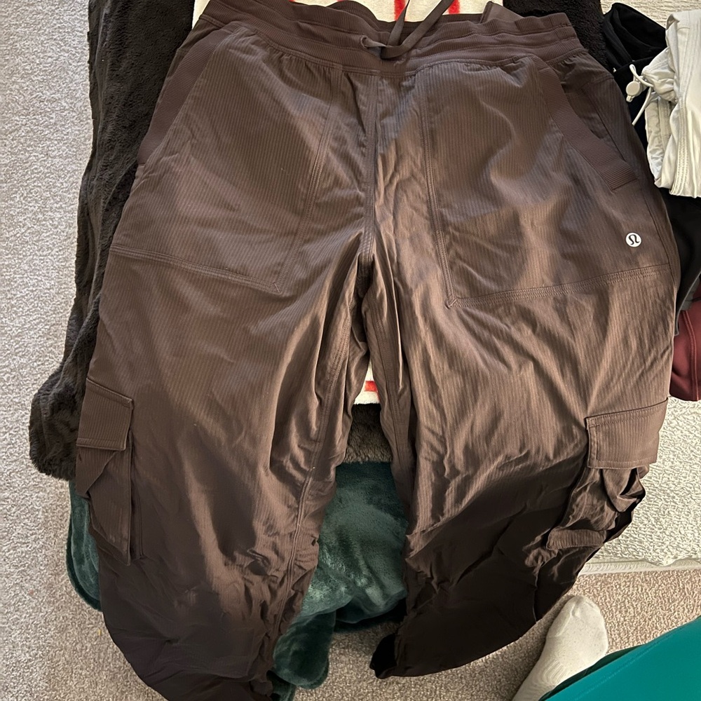 Lululemon dance studio cargo